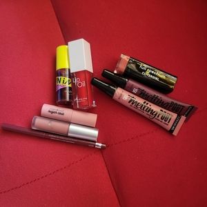 Lip Makeup Bundle Items